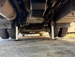 Unterseite with Leveling Jacks