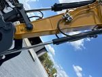 Hydraulics with Thumb Cylinder