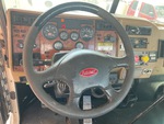 Cab with Elementy sterujące układem sterowania