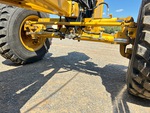 Drivetrain: Motor grader with