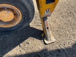 Chassis with Outrigger Cylinders