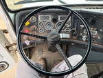 Cab with Elementy sterujące układem sterowania