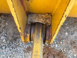 Chassis with Clavijas del cangilón al brazo elevador